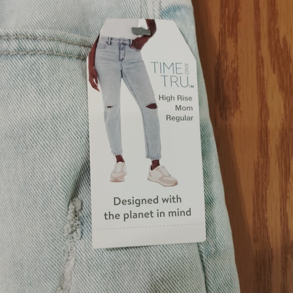 NWT Light Blue Cropped Ankle Jeans - Picture 2 of 4